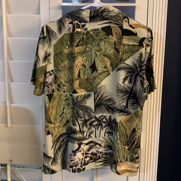 Short Sleeved Safari Type Bottom Down the Front Shirt - Picture 3 of 5